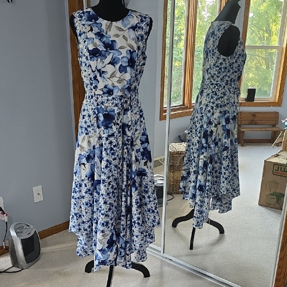 CALVIN KLEIN Handkerchief Floral Blue and White Sleeveless Dress